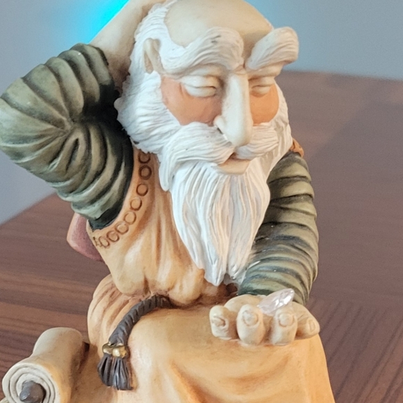 RARE VINTAGE 1988 COLECTIBAL WORLD OF KRYSTONIA FIGURINE. MADE IN ENGLAND - Picture 2 of 15